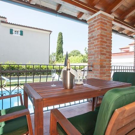 Villa Petra Πόρετς Εξωτερικό φωτογραφία